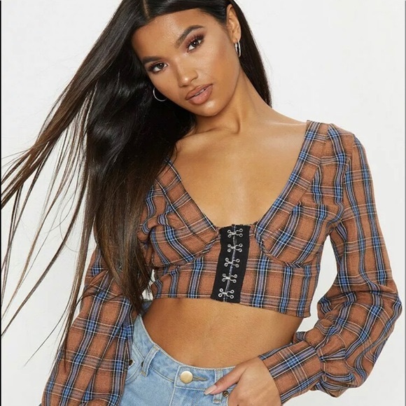 Hook and Eye Crop Top - Picture 2 of 3